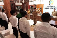 Lantik 27 Pejabat Fungsional, Bupati Gatut Sunu Ingatkan Jangan Sekadar Absen
