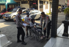 Prioritaskan Penyandang Disabilitas, Aksi Anggota Polsek Ngawi Kota Panen Pujian