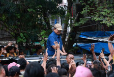 Warga Bantaran Rel Senen Jakarta Terharu Dikunjungi Prabowo 