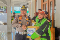 Hari Jadi Ke-71, Polantas Jember Bagikan 25 Paket Sembako kepada Ojol