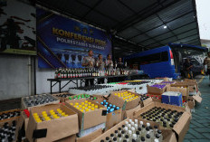 Polrestabes Surabaya Sita 5.385 Botol Miras Ilegal, Penjual Terancam Denda Rp 50 Juta