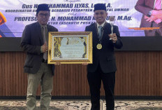 Modernisasi Pesantren Berbuah Prestasi, Gus Ilyas Raih Prestasi Inspiring Profesional and Leadership Award 202