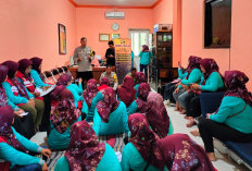 Jumat Curhat Polsek Tandes Edukasi Ibu-Ibu Banjarsugihan Bijak Bermedsos dan Cegah Penipuan Online