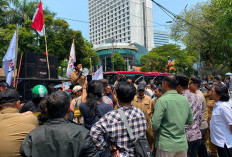 Gempar Jatim Geruduk DPRD Surabaya, Desak PAM Surya Sembada Turunkan Tarif Air