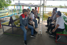 Polsek Jabon dan Satpolairud Siaga di Pantai Tlocor, Pantau Cuaca Ekstrem Demi Keselamatan Wisatawan