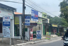 Trotoar Kecamatan Barat Magetan Diduga Alih Fungsi Jadi Lapak Pedagang