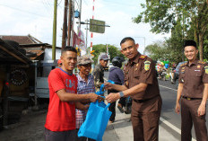 Pererat Silaturahmi di Bulan Berkah, Kejari Kabupaten Malang Santuni Anak Yatim dan Bagikan Takjil