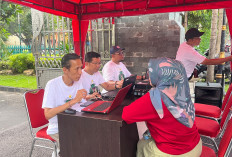 DPMPTSP Jombang Buka Layanan Perizinan di CFD, ASN Borong Jajanan UMKM