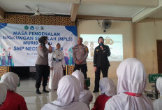 Cegah Perundungan, Polsek Krian Edukasi Bijak Bermedia Sosial kepada Siswa Baru SMPN 2