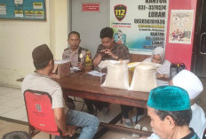 Pastikan Penyaluran Bansos Lancar, Bhabinkamtibmas Krembangan Selatan Sambangi Petugas Bulog