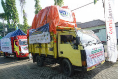Sinergi Kemenag Jatim, FOZ dan Pemprov Lepas Bantuan Kapal Kemanusiaan 103 Ton untuk Korban Banjir Sumatera