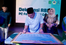 Puncak Hari Santri 2026, Bupati Gresik Percayakan Fatayat NU Kelola Bantuan Alsintan