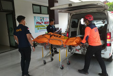 5 Jenazah Korban KMP Mutiara Sentosa 2 Dievakuasi ke RS Bhayangkara Polda Jatim