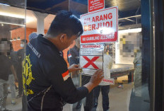 Satpol PP Surabaya Segel Dua Rumah Biliar dan Panti Pijat Bandel saat Ramadan