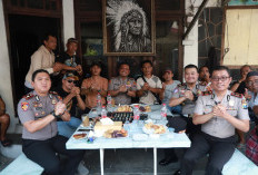   Cangkruk Bareng Pedagang Blok M, Kapolres Jember Serap Aspirasi
