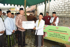 Bupati Lamongan Serahkan Sapi Kurban Presiden Prabowo di Mantup