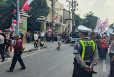 Polsek Gayungan Kawal Unjuk Rasa Komunitas Cinta Bangsa di Kejati Jatim 