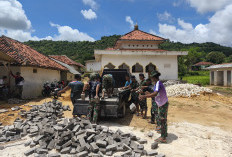 Semangat Ramadan, Satgas TMMD 127 Lanjutkan Pasang Paving