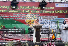 Bupati Nanik dan Unesa Kampus 5 Magetan Bagikan 5 Ribu Takjil kepada Warga Maospati