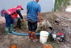 Semangat Hari Ibu, PMI Jember Fokus Normalisasi Air Bersih Bagi Warga Terdampak Banjir di Gladak Kembar