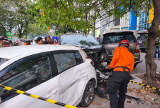 Polisi Amankan Pengemudi Alphard Penabrak 13 Kendaraan di Menur Pumpungan 
