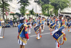 Tampilkan Tema Piala Dunia, Marching Band Genderang Bahari SMAHATMA dan SMPN 1 Kediri Gebrak Parade SFF 2026