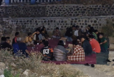 Warga Desa Serag Ponorogo Gelar Aksi Tirakatan, Tuntut Transparansi Pembangunan