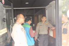 Respons Cepat Laporan 110, Polsek Bubutan Tertibkan Parkir Liar di Jalan Semarang