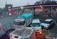 Sopir Kejang, Mobil Hantam 3 Motor dan Ambulans di SPBU Turi Lamongan