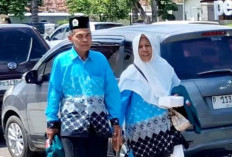 Pasutri Pedagang Kerupuk Keliling asal Situbondo Naik Haji Setelah Menabung 19 Tahun