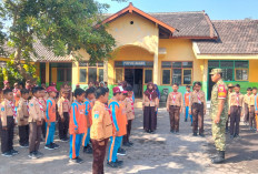 Babinsa Rojopolo Latih PBB dan Wasbang Siswa SDN Rojopolo 01 di Lumajang