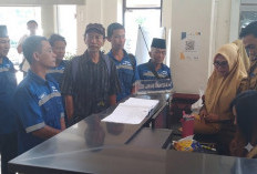 Ketua RT/RW Tambak Wedi Datangi DPRD Surabaya, Ajukan Hearing Soal Mutasi Lurah