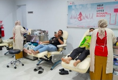 Warga Jember Antusias Donor Darah Sambut HUT PMI Ke-81