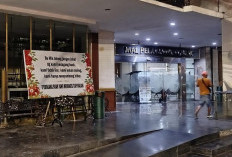 Protes Kebijakan Jam Operasional, Karangan Bunga Pedagang Buah Tanjungsari Hiasi Siola