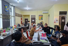 Bhabinkamtibmas Medokan Ayu Sosialisasikan Layanan Call Center 110 Tingkatkan Pelayanan Publik