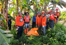 Polres Gresik bersama BPBD Bergerak Cepat Evakuasi Korban Terseret Selokan di Driyorejo Ditemukan Meninggal