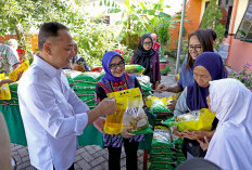 Warga Serbu Pasar Murah Surabaya, Wali Kota Eri Pastikan Tambah Pasokan Bulog dan Berbagi Sembako Gratis