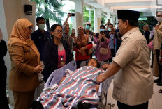 Prabowo Jenguk Korban Kecelakaan Kereta Api di RSUD Bekasi, Perintahkan Investigasi dan Perbaikan Lintasan