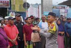 Kapolres Pasuruan Turun Langsung Bagi 500 Takjil untuk Warga