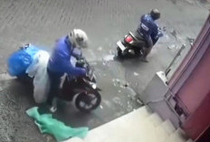 Aksi Curanmor Terekam CCTV di Simo Hilir Surabaya, Pelaku Pura-Pura Telepon
