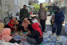 Bhabinkamtibmas Polsek Simokerto Pantau Kegiatan Bank Sampah di Kapasan