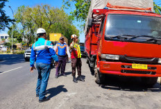 Penertiban Parkir Liar di Perak Barat–Timur, Dua Truk Digembosi Petugas