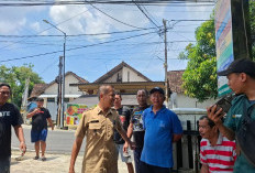Puluhan Warga Geruduk Kantor Kelurahan Josenan Madiun Tolak Pembangunan KKMP di Lapangan