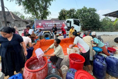  Kemarau Panjang, Abidin Fikri Salurkan 262 Ribu Liter Air Bersih untuk Warga Bojonegoro