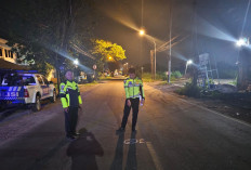 Kurang Jaga Jarak Aman, Pengendara Motor Asal Duduksampeyan Tewas Tabrak Belakang Truk di Menganti