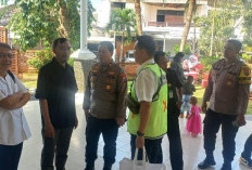 Pastikan Natal di Gereja Algon Aman, Kapolsek Sukomanunggal Pantau Langsung Pengamanan