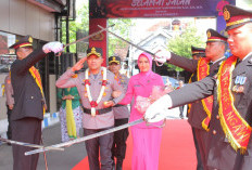 Polres Ngawi Sambut Kedatangan Kapolres Baru dengan Tarian Orek-Orek