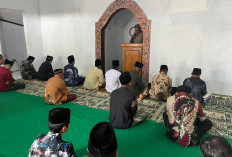 Bhabinkamtibmas Polsek Mojo Jaga Kondusivitas Lewat Khutbah Jumat di Kediri