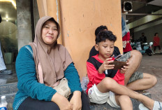 Demi Lihat Parade SFF 2026, Warga Tambaksari Berangkat Sejak Pagi Bersama Keluarga