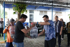 Imigrasi Kediri Tebar Bibit Nila dan Bagikan Hasil Panen ke Warga